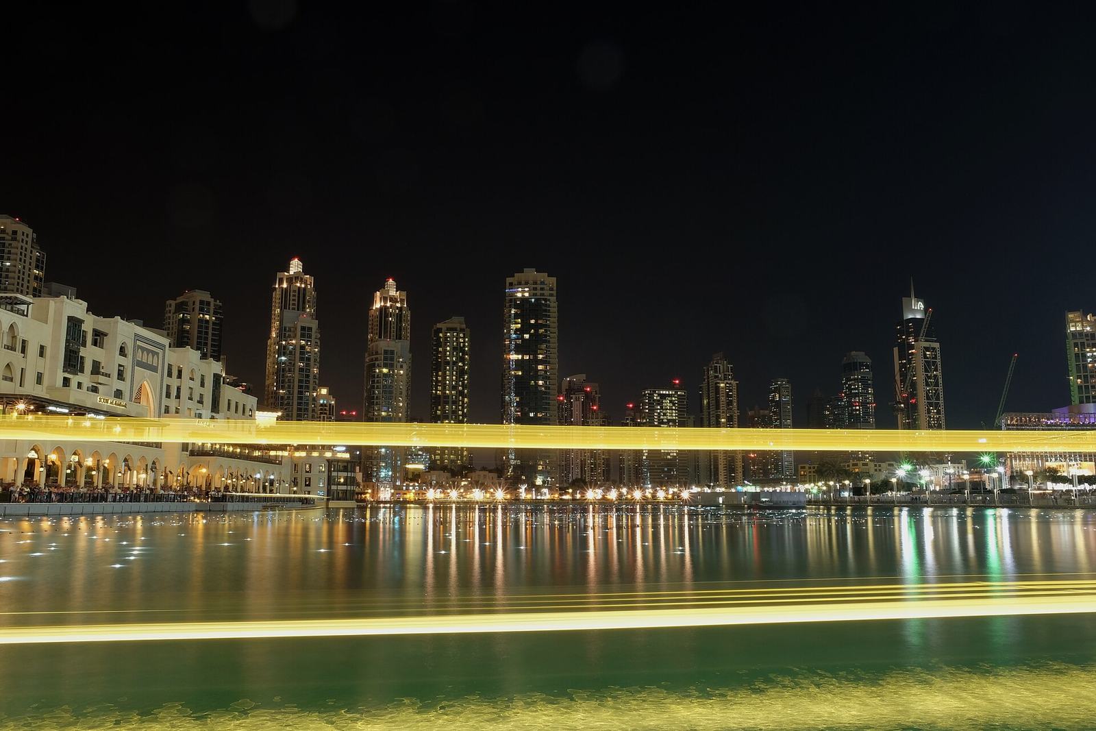 Downtown Dubai lake at night